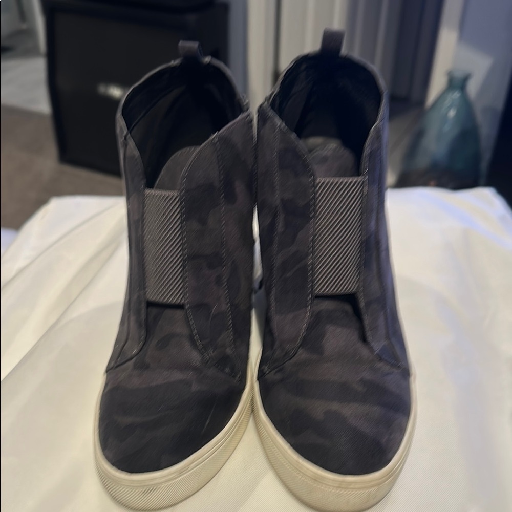 Camouflage High-Top Sneakers size 9